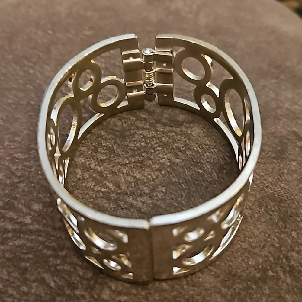 Vintage bracelet about